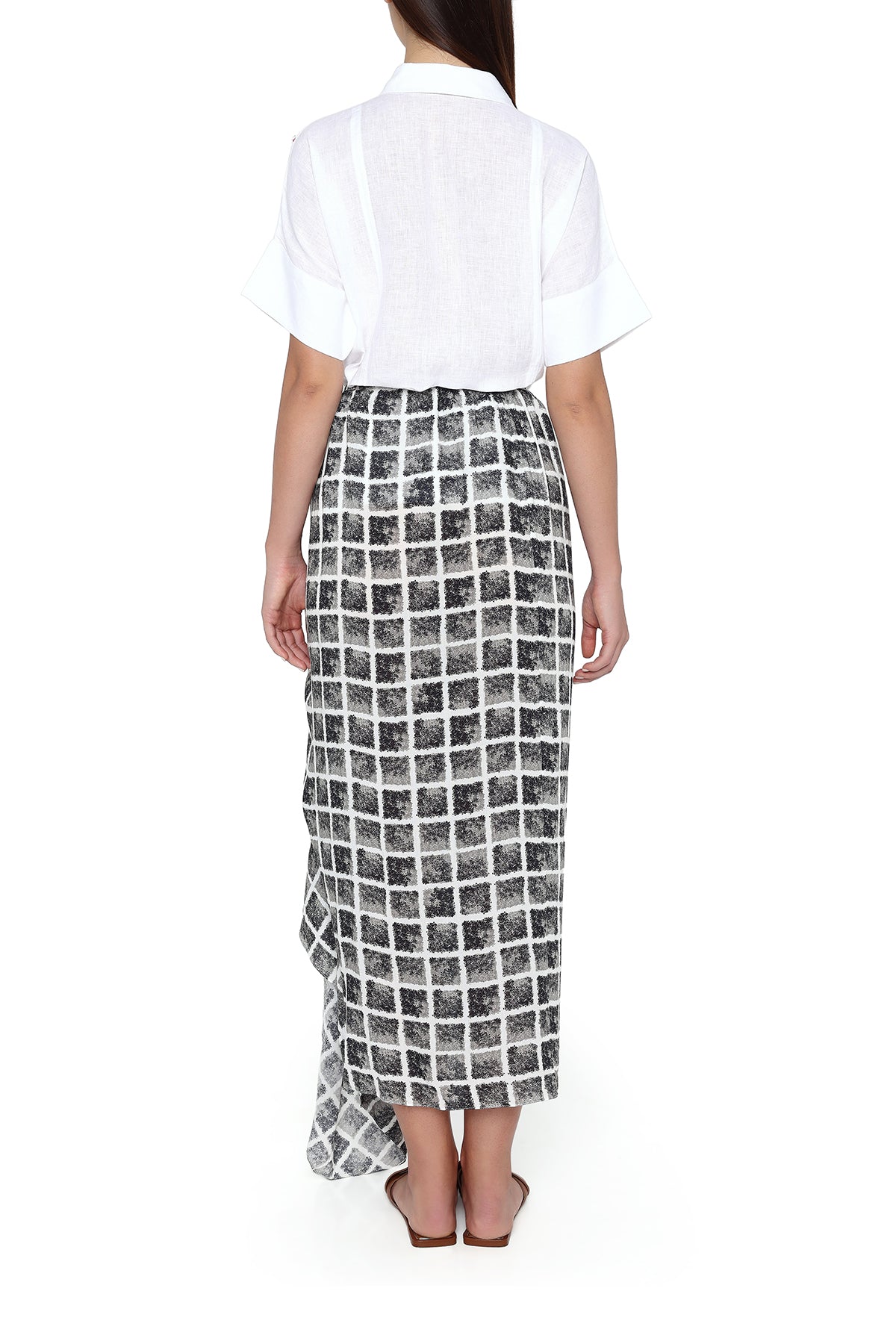 applique white shirt black and white checkered skirt